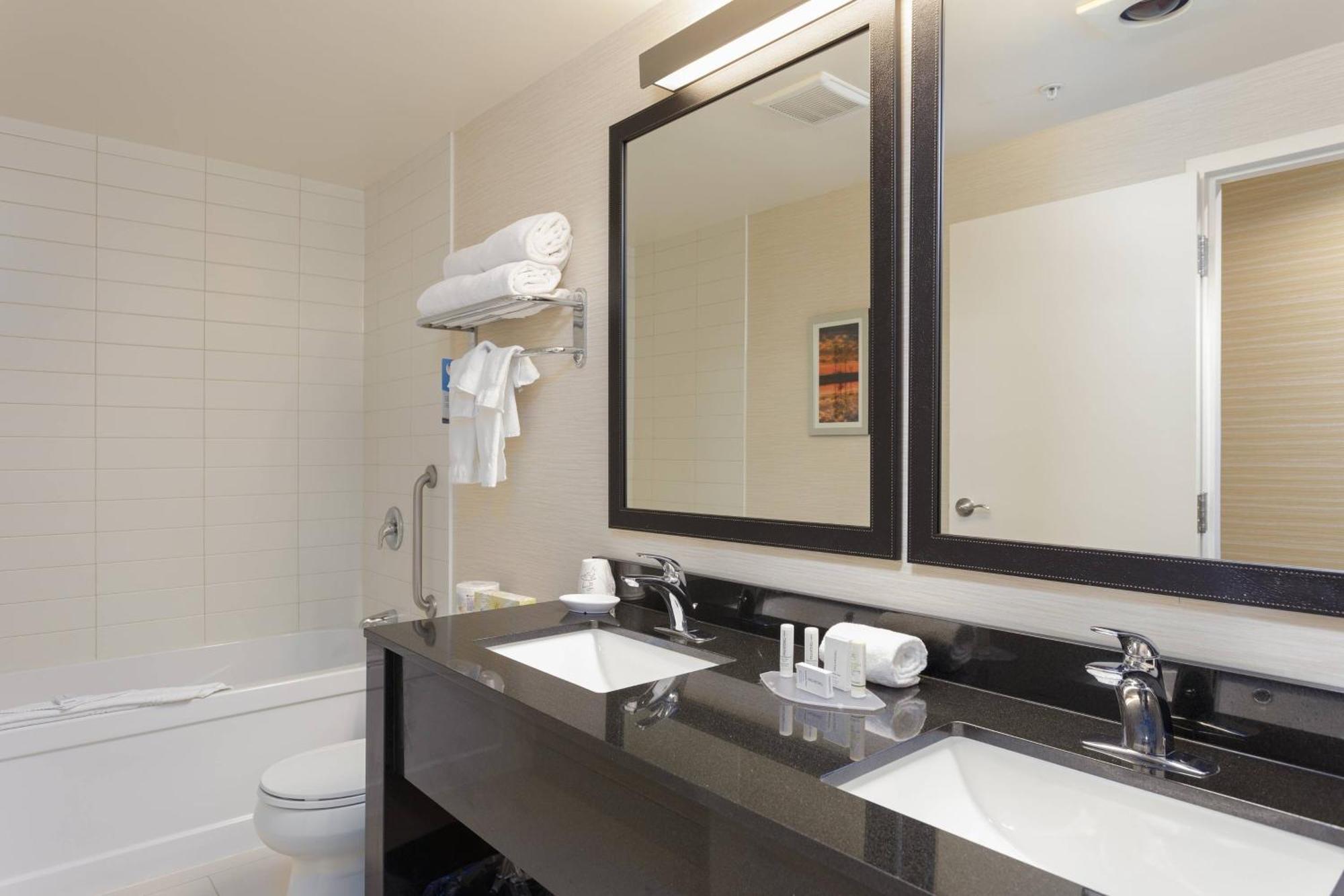 Fairfield Inn & Suites by Marriott Belleville Extérieur photo